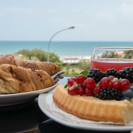 A Un Passo Dal Mare Bed & Breakfast เวียสเต ภายนอก รูปภาพ
