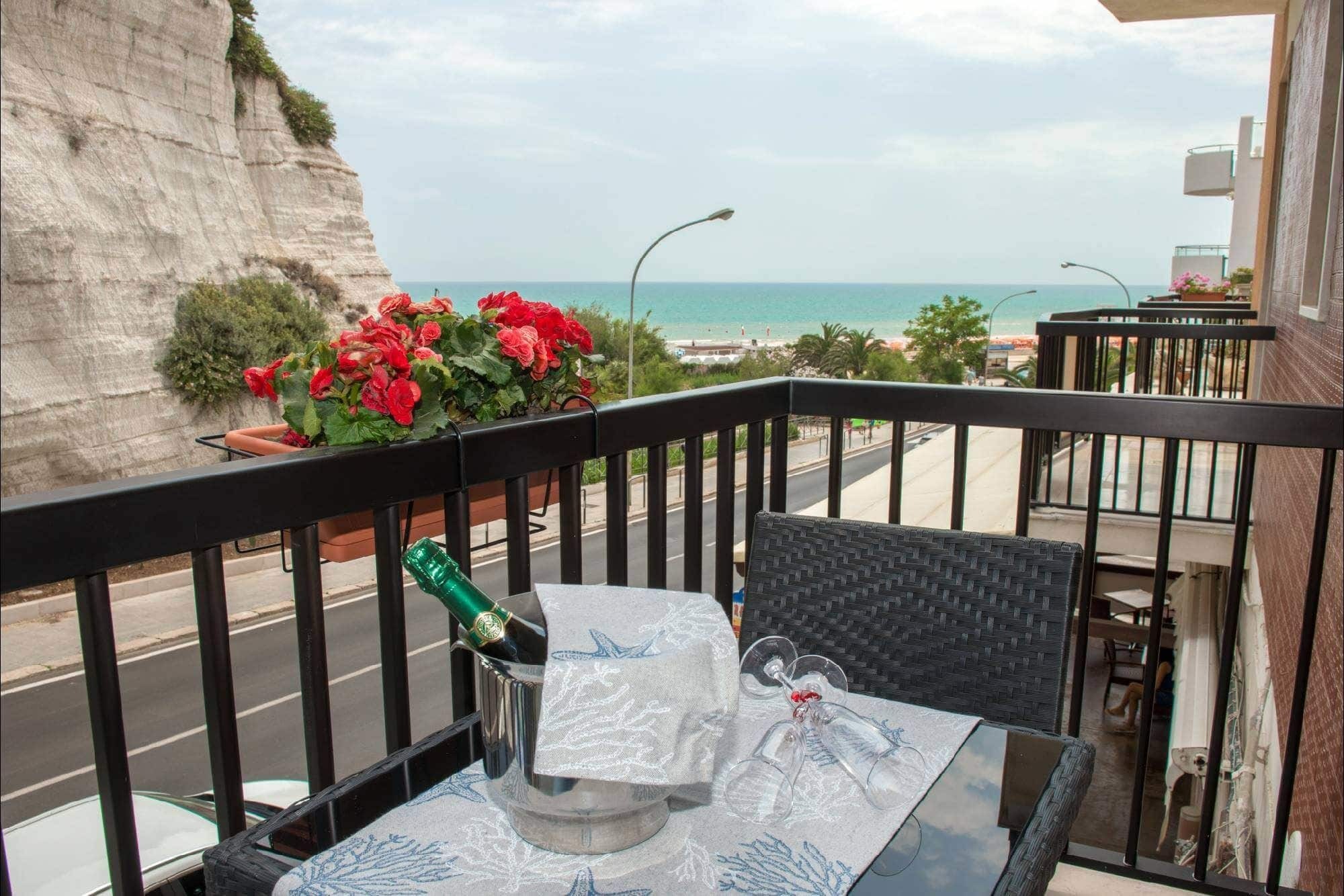 A Un Passo Dal Mare Bed & Breakfast เวียสเต ภายนอก รูปภาพ