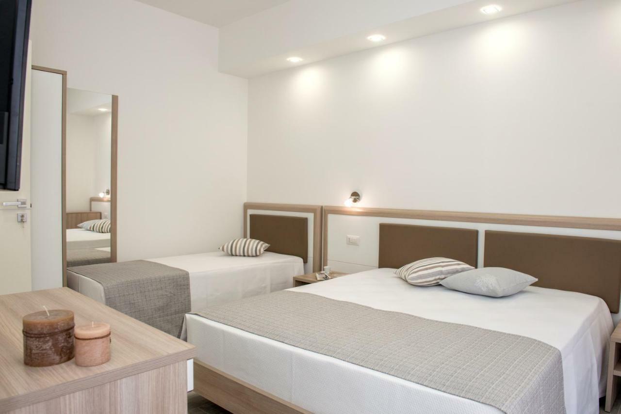 A Un Passo Dal Mare Bed & Breakfast เวียสเต ภายนอก รูปภาพ