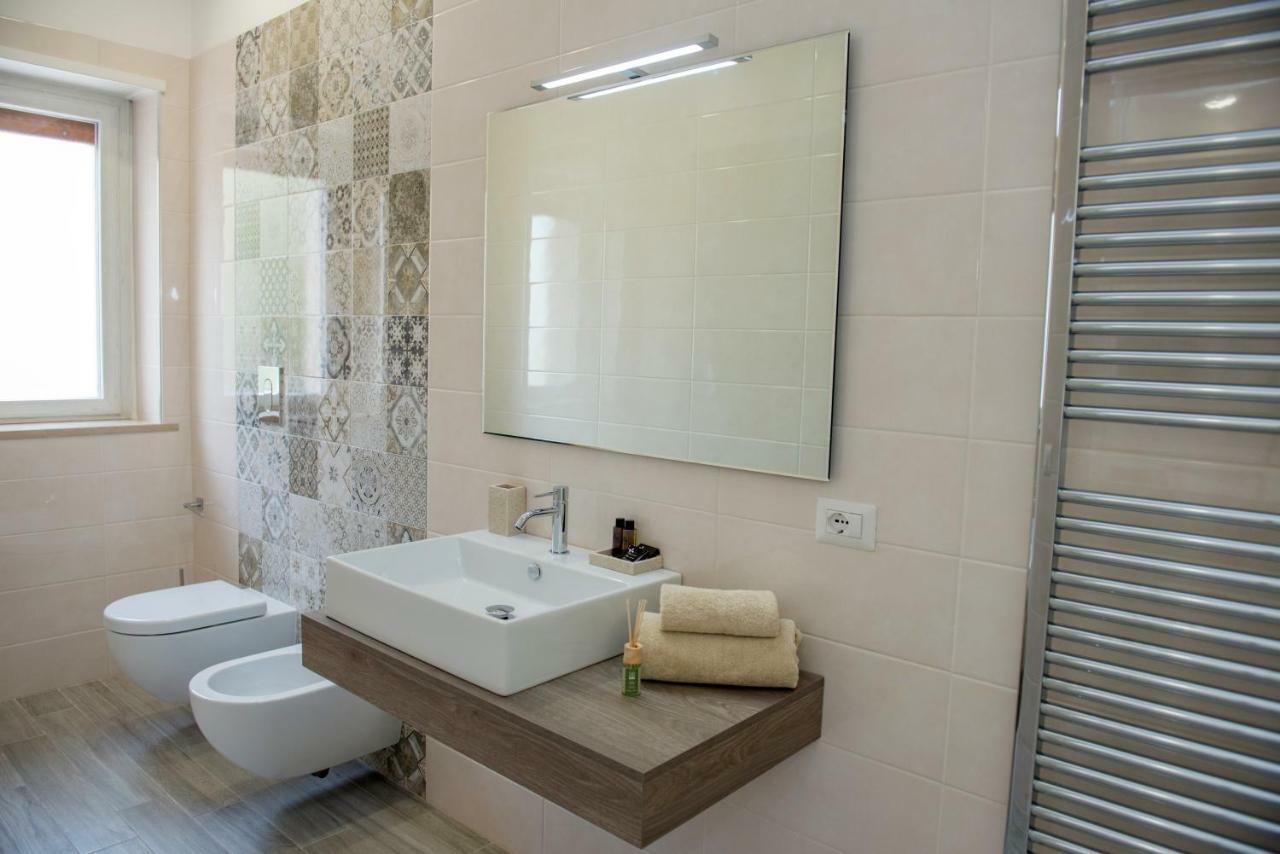 A Un Passo Dal Mare Bed & Breakfast เวียสเต ภายนอก รูปภาพ