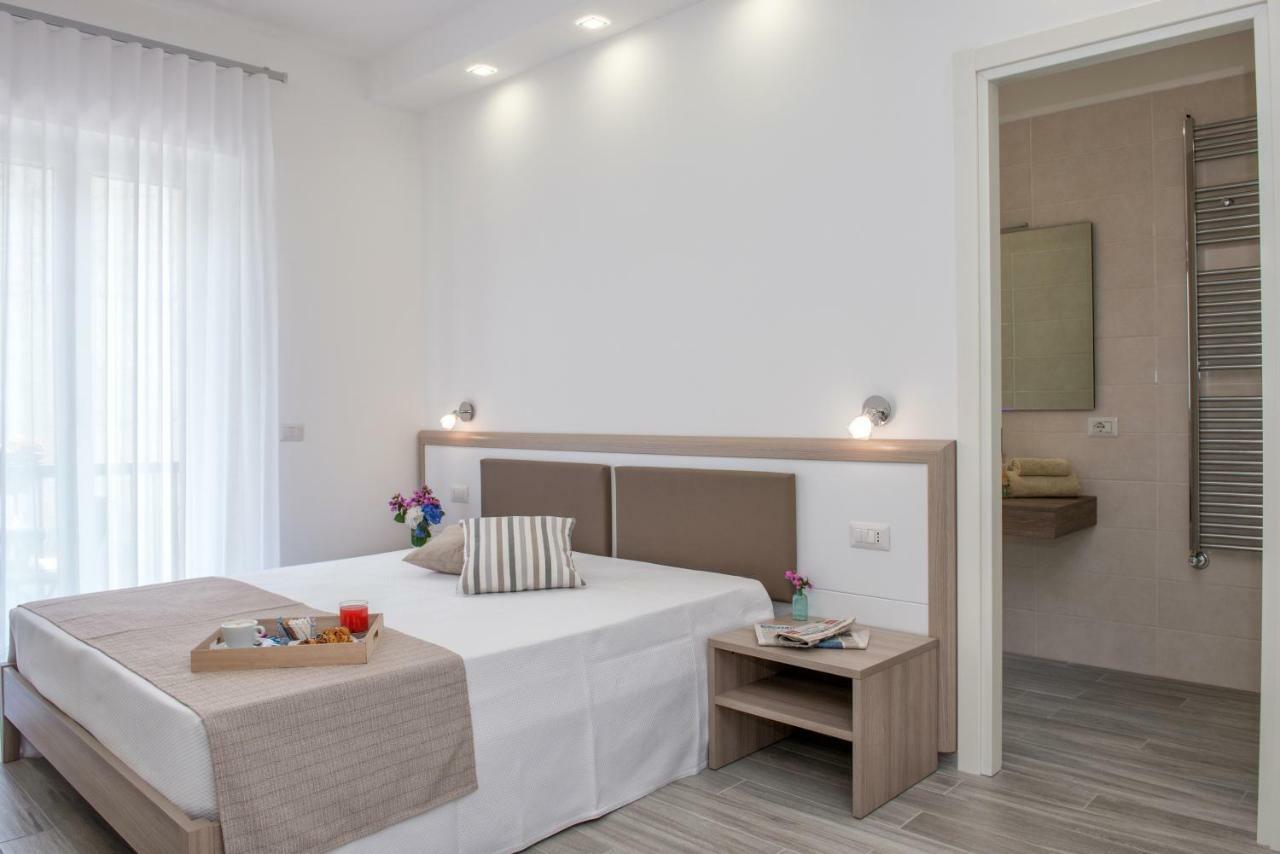 A Un Passo Dal Mare Bed & Breakfast เวียสเต ภายนอก รูปภาพ