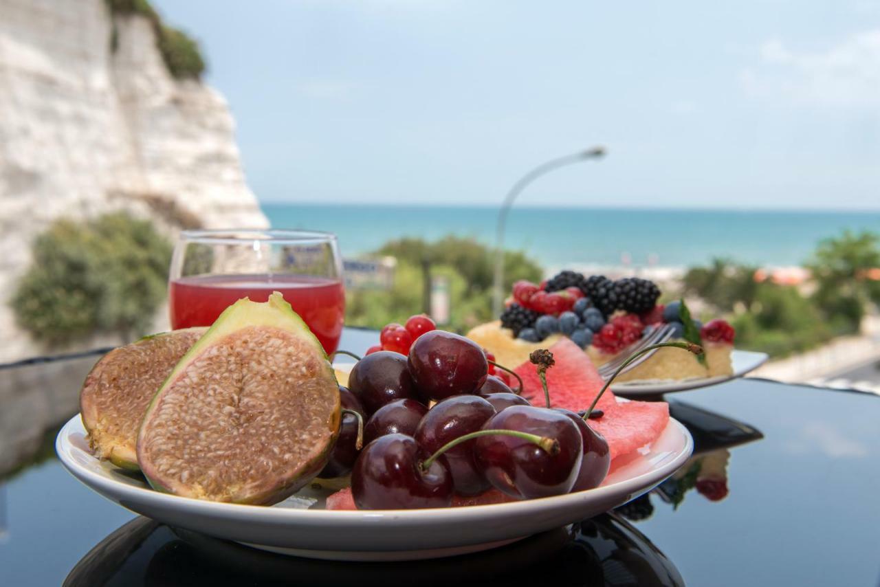 A Un Passo Dal Mare Bed & Breakfast เวียสเต ภายนอก รูปภาพ