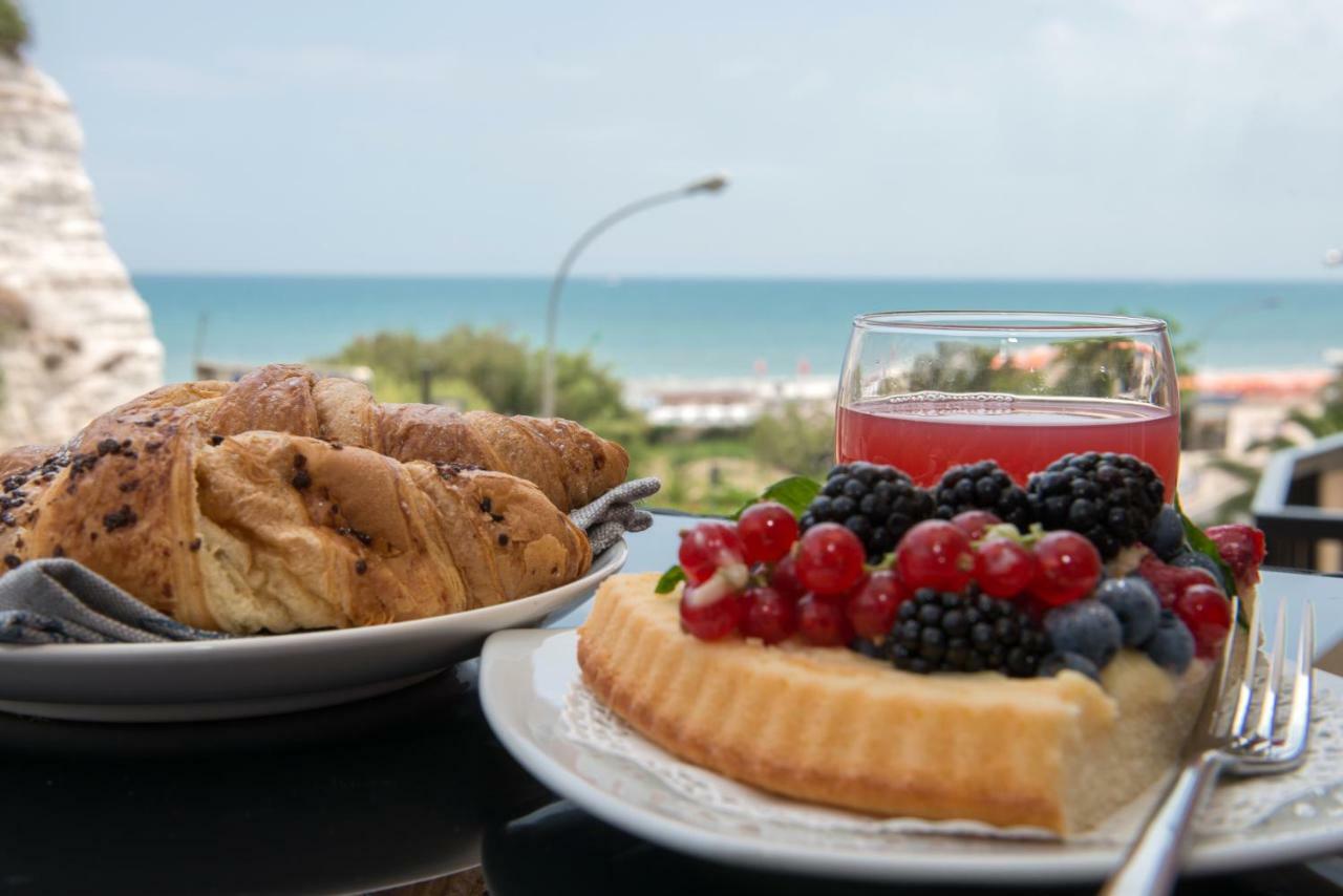 A Un Passo Dal Mare Bed & Breakfast เวียสเต ภายนอก รูปภาพ